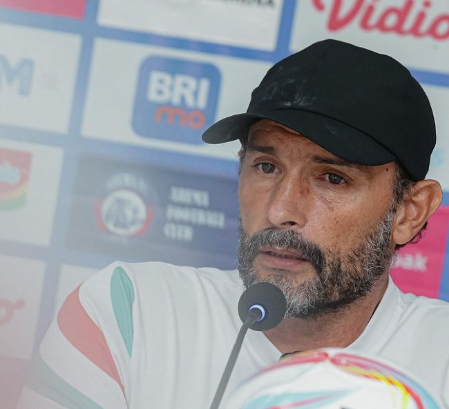 Kalah Dari Arema FC, Pelatih Persis Solo Bicara Masa Depannya
