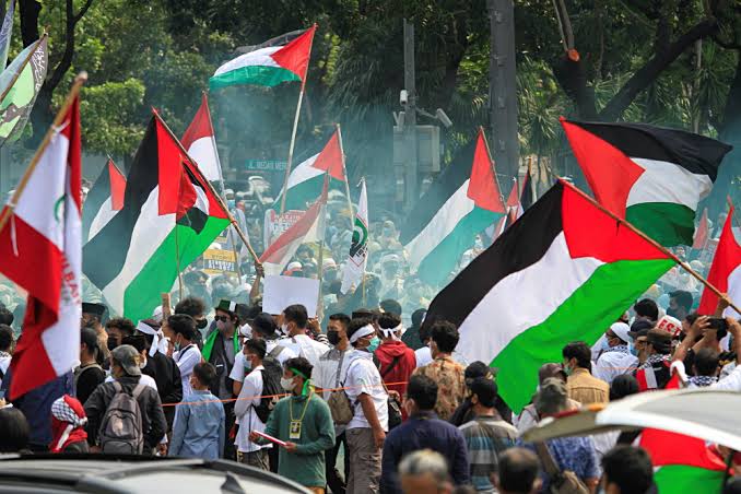 Ratusan Demonstran Turun ke Jalan Dukung Palestina di Kedubes AS hingga Kantor PBB Jakarta