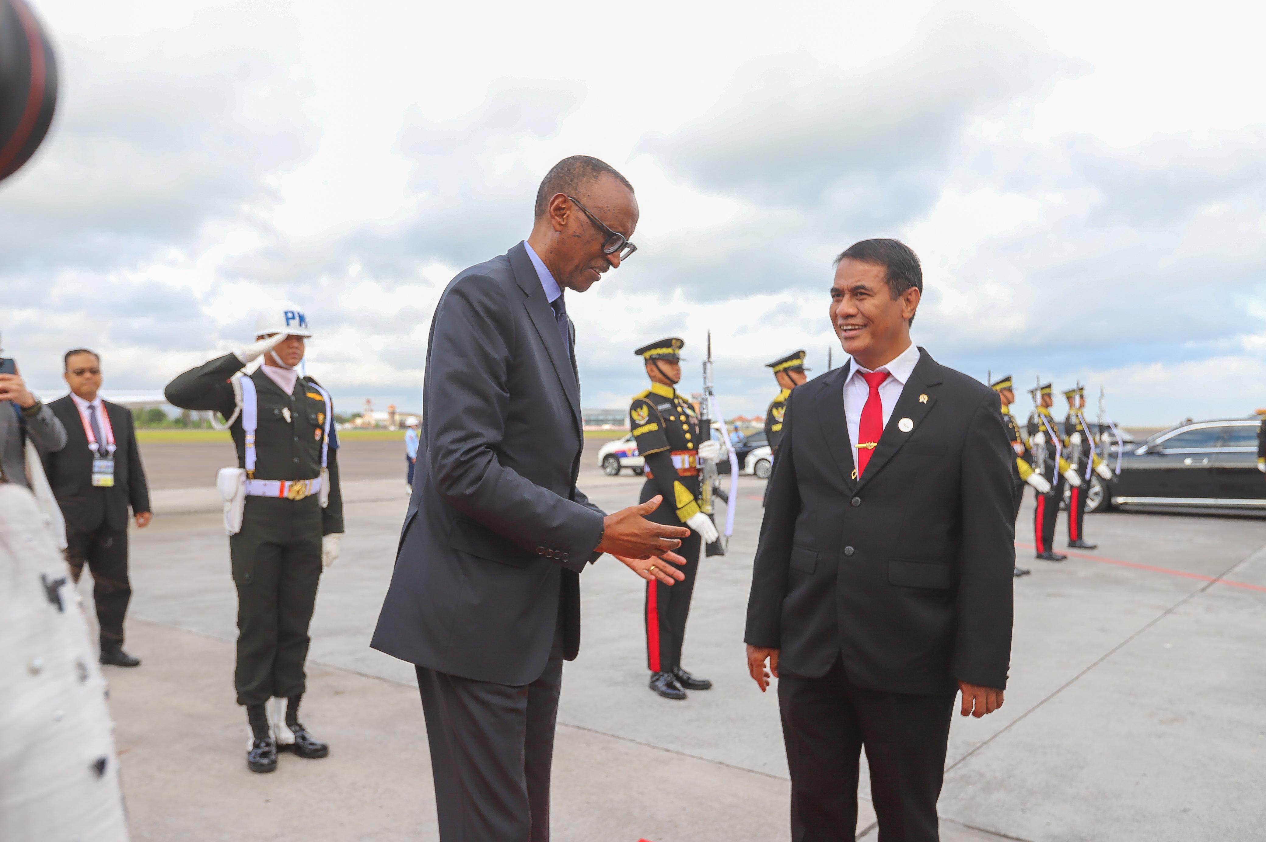 Mentan Amran Lepas Presiden Rwanda di Bandara Bali, Usai Belajar Kesuksesan Pertanian Indonesia